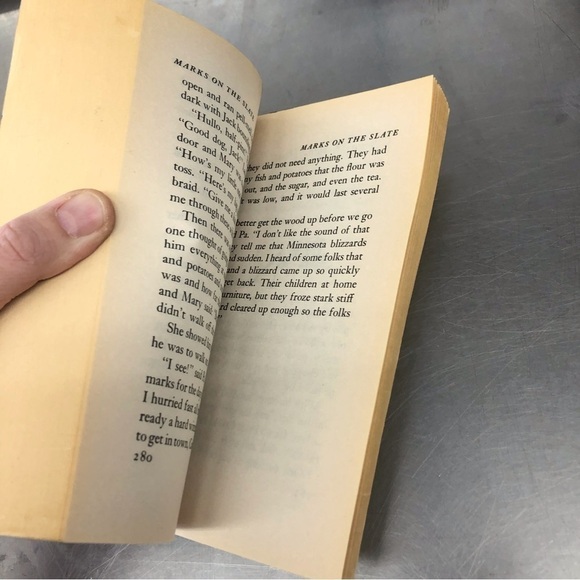 On the Banks of Plum Creek by: Laura Ingalls Wilder, paperback book - Picture 3 of 6